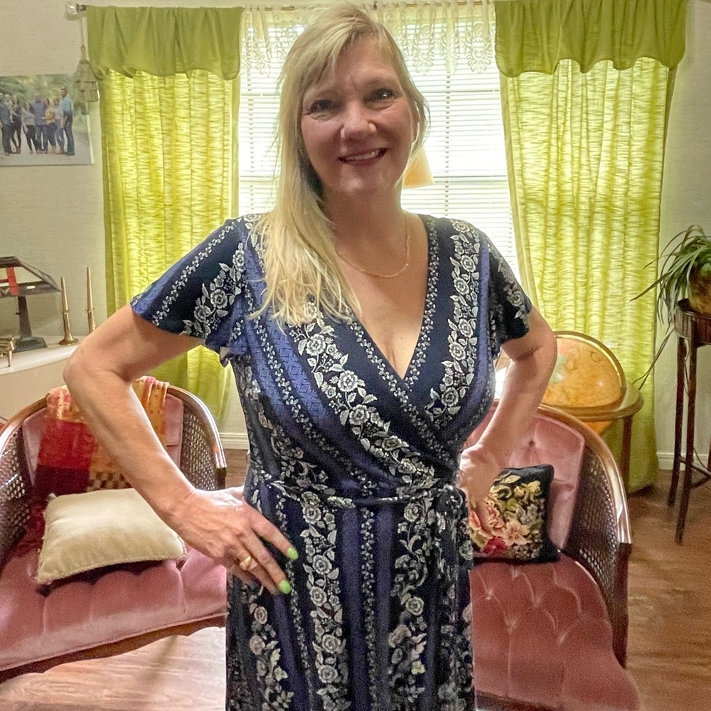 Loft 10P navy jersey knit dress-super comfy-shown with navy block heel